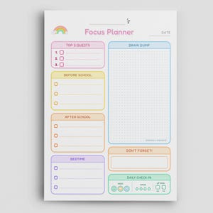 Puede incluir: Un planificador Focus blanco con secciones coloridas para Top 3 Quests, Antes de la escuela, Después de la escuela, Hora de acostarse y un área de Brain Dump. Incluye un arcoíris y el texto "Doodles & Thoughts."