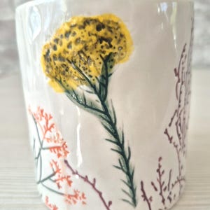Anthropologie Dagny Hand Painted INITIAL C Monogram Stoneware Mug Botanical afbeelding 1
