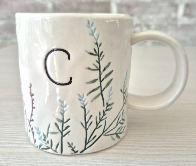 Anthropologie Dagny Hand Painted INITIAL C Monogram Stoneware Mug Botanical afbeelding 2