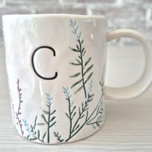 Anthropologie Dagny Hand Painted INITIAL C Monogram Stoneware Mug Botanical afbeelding 10