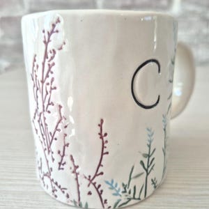 Anthropologie Dagny Hand Painted INITIAL C Monogram Stoneware Mug Botanical afbeelding 3