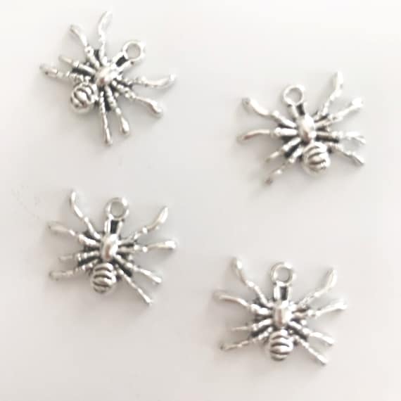 0098 5 x Gecko Antique Toned Pendant Charms