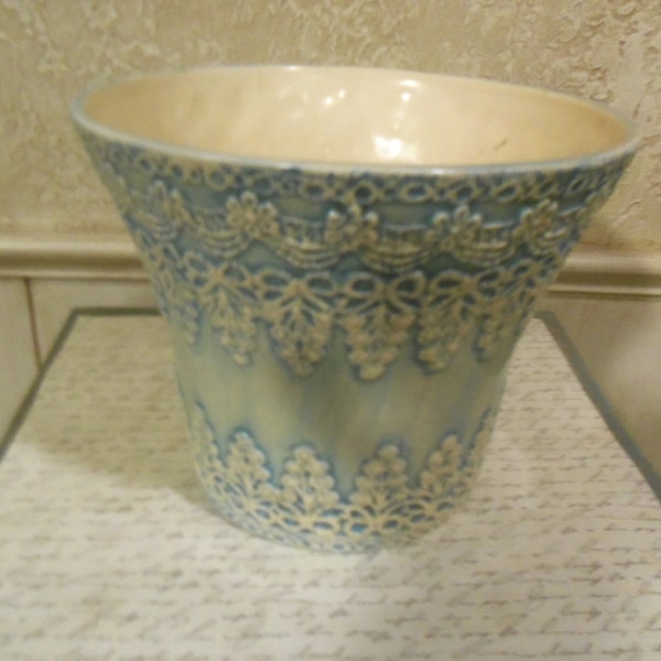 Vintage Flower Pot / Flower Planter / Planter