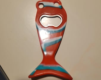 Otwieracz do butelek z rybą Paolo Navone w stylu włoskim, postmodernistycznym, w stylu Memphis