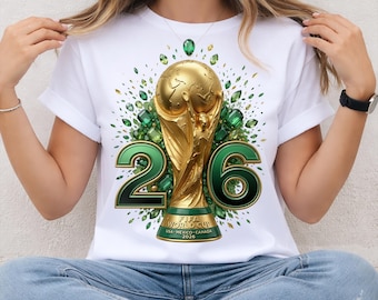Trofeo de la Copa Mundial de Fútbol 2026 PNG: Arte mural de fútbol en oro esmeralda (descarga digital)