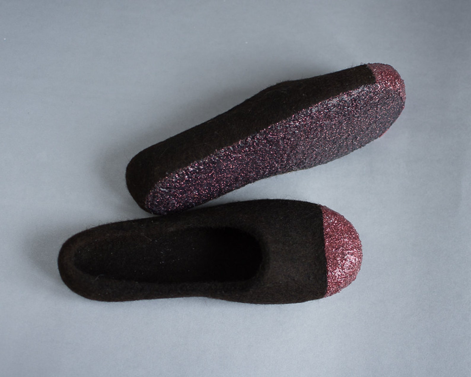 women felt slippers - dark brown slippers - glitter slippers - felted ballet flats - tirol wool slippers - red bronze slippers -