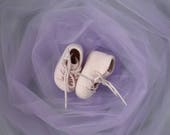 Newborn girl soft felt crib booties in light pink - Pale pink felt booties for baby girl - New baby gift - Baby shower gift