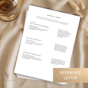 Peut inclure: Une pile de papier blanc avec une lettre de r&eacute;f&eacute;rence. L'en-t&ecirc;te indique "DANIEL REED" et r&eacute;pertorie les r&eacute;f&eacute;rences avec les coordonn&eacute;es. Le coin inf&eacute;rieur droit du papier porte les mots "REFERENCE LETTER" dans un rectangle dor&eacute;.