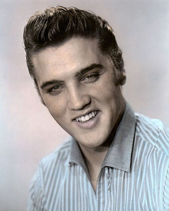 ELVIS PRESLEY IN MAKEUP CHAIR 1957 2 RARE 8x10 PHOTOS Collectable