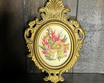 Vintage Ornate Frame with Dried Flowers – Gold Tone Victorian Plastic (Small)