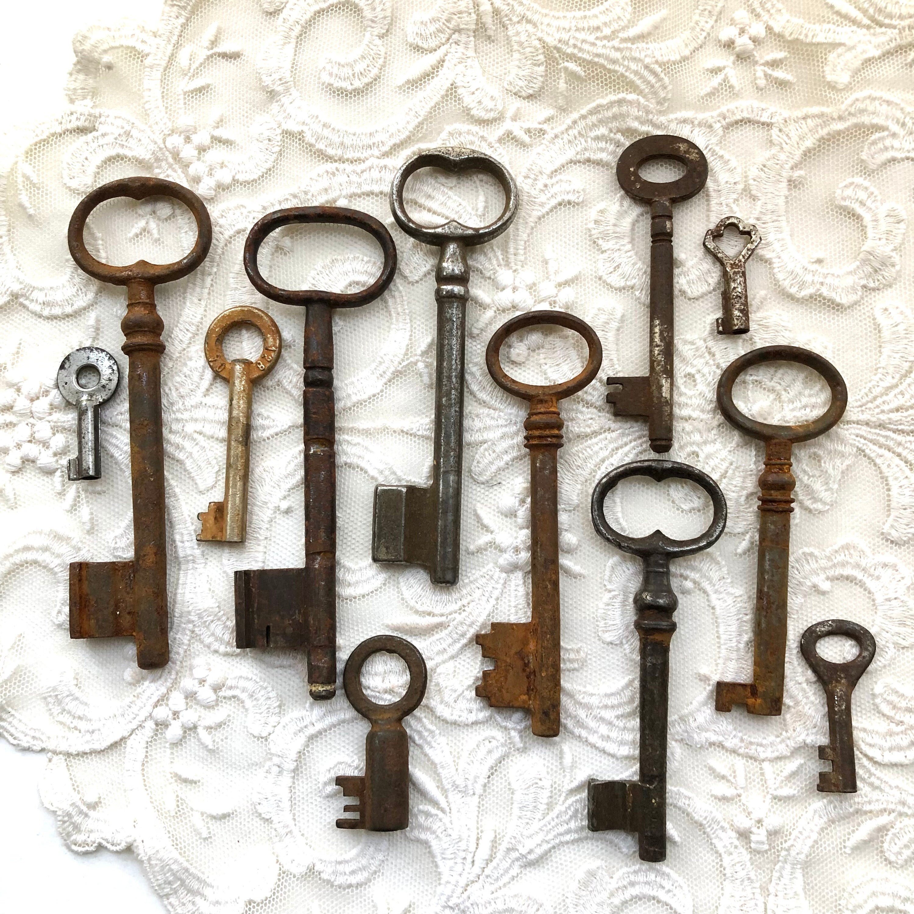 8 x Royal Skeleton Key Antique Old look Vintage Key AU SELLER