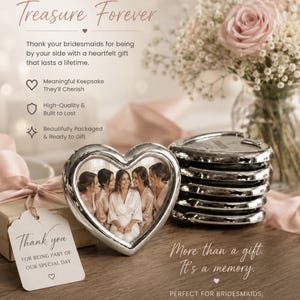 Może przedstawiać: Srebrna ramka na zdjęcia w kształcie serca zawierająca zdjęcie pięciu osób. Tekst brzmi: A GIFT THEY'LL Treasure Forever, Thank your bridesmaids for being by your side with a heartfelt gift that lasts a lifetime, Thank you FOR BEING PART OF OUR SPECIAL DAY, More than a gift. It's a memory.