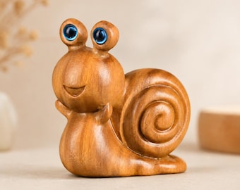 Handgemachte Holzschneckenfigur, Grüne Sandelholzschneckenfiguren, Schreibtischdekor, Schreibtischdekorgeschenk