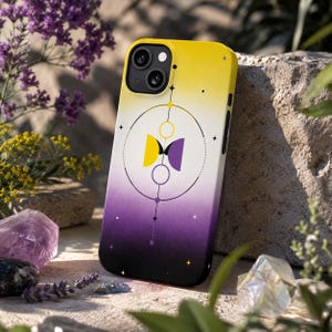 Funda para teléfono con el lema Orgullo No Binario, funda para iPhone con la bandera Enby discreta, funda del orgullo amarillo y morado, funda minimalista para teléfono LGBTQ
