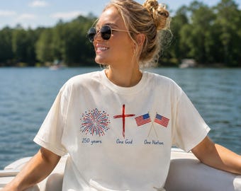 250 anni • Un solo Dio • Una sola nazione PNG patriottico / PNG cristiano del 4 luglio / Design per maglietta con bandiera a croce e fuochi d'artificio USA / Download digitale istantaneo