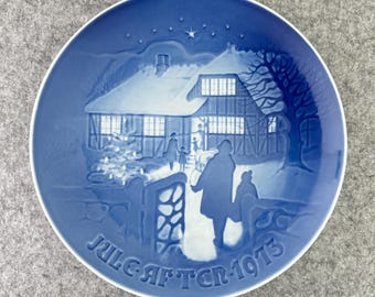 Bing and Grondahl 1973 Juleaften with Box, Country Christmas, Danish Blue Porcelain