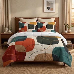 Puede incluir: Una cama con cabecero de madera y mesitas de noche a juego. La cama está hecha con un edredón y dos fundas de almohada con un diseño abstracto de formas coloridas en tonos de rojo, verde azulado, amarillo y marrón. El edredón tiene una parte inferior blanca.