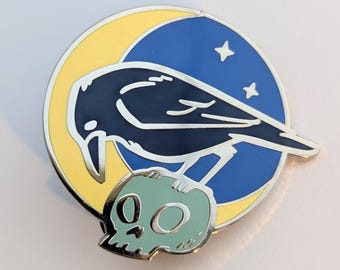 Pin de esmalte de cuervo: calavera, luna y estrellas - Broche gótico