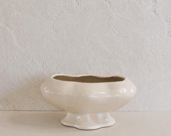 Weißer runder Keramik-Blumentopf - Robinson Ransbottom Keramik - Vintage-Blumentopf / cremefarbener Keramiktopf / Schüssel mit gewelltem Rand