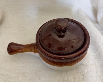 Vintage Keramik Mini-Stieltopf mit Deckel, braun glasierte Keramik, kleiner Kochtopf, Cottagecore Küchendekor, rustikales Geschirr
