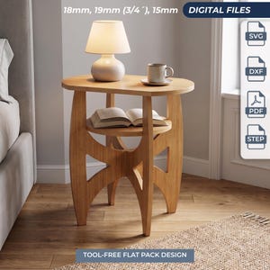 Puede incluir: Una mesa auxiliar de madera clara con una superficie curva y un estante inferior que sostiene un libro abierto. La mesa presenta un diseño de patas cruzadas y se indica como archivo digital para grosores de material de 18mm, 19mm y 15mm.