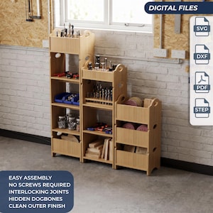 Puede incluir: Un conjunto de tres unidades de almacenamiento modulares de madera clara con estantes abiertos y compartimentos superiores para organizar herramientas. Las unidades cuentan con juntas entrelazadas y se indican como archivos digitales SVG, DXF, PDF y STEP.