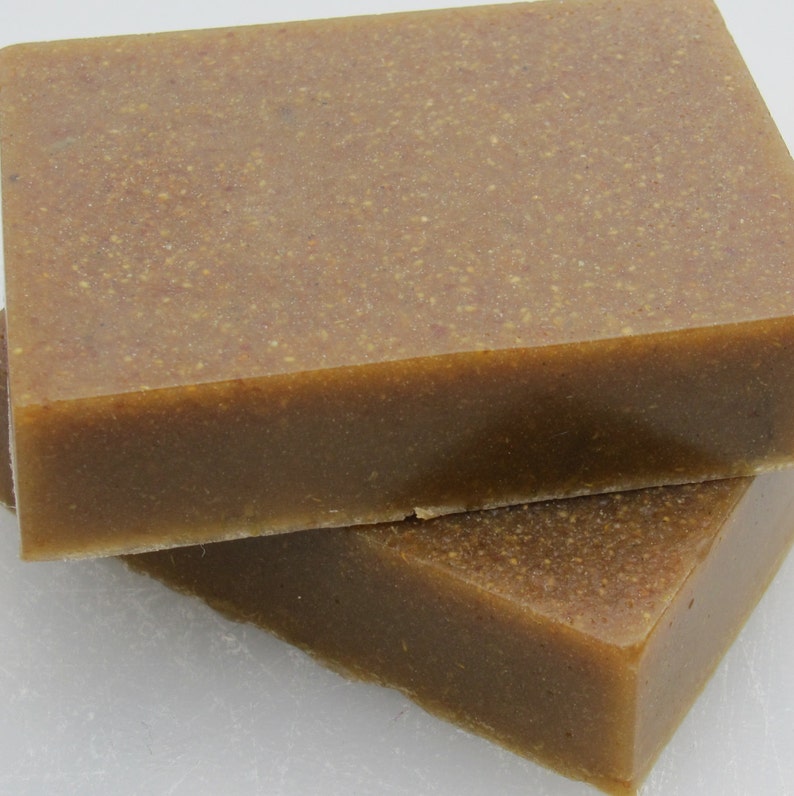 Gardener's Scrub Soap with Beeswax, Honey and Chamomile Botanicals image 3