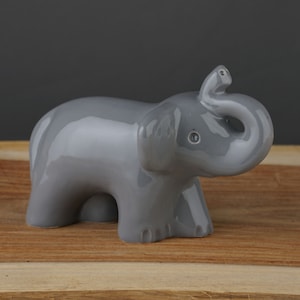 Urna de elefante hecha a mano, recuerdo de elefante bebé, esmalte de color gris