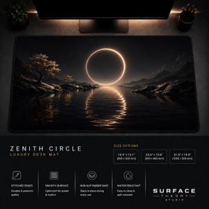 Puede incluir: Una alfombrilla de escritorio rectangular con un paisaje oscuro, un anillo dorado brillante sobre agua tranquila, costas rocosas y árboles. El texto incluye Zenith Circle Luxury Desk Mat, Surface Theory Studio y opciones de tamaño en pulgadas y cm.