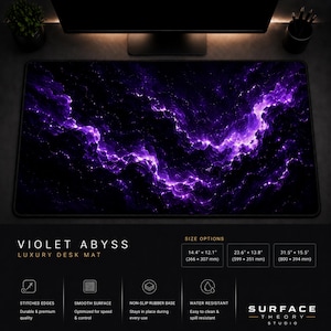 Schreibtischunterlage „Purple Galaxy“, extragroßes Mauspad, Gaming-Mauspad, ästhetische Schreibtisch-Einrichtung, große Schreibtischunterlage, moderne Schreibtischunterlage – Violet Abyss