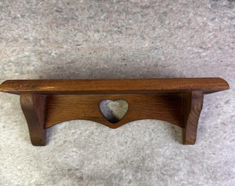 Vintage Mini 8" Wandregal aus Holz mit Herzausschnitt, rustikaler Landhausstil, Cottage Core
