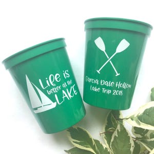Vasos Lake House Stadium: Recuerdos personalizados para fiestas - Plástico reutilizable