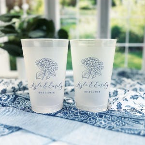 Summer Hydrangea Wedding Cups: Custom Elegant Script, Reusable Plastic