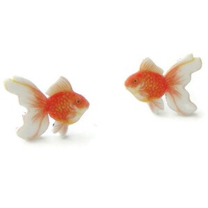 Goldfish earrings, gold fish studs, goldfish jewellery, gift for fish lover. 画像 1