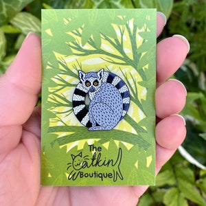 Lemur enamel pin