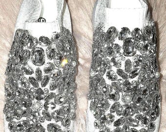 Ręcznie robione białe, wsuwane trampki zdobione kryształkami | Trampki ślubne z kryształkami | Eleganckie tenisówki ślubne | Błyszczące, modne trampki