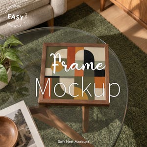 Può includere: Una cornice quadrata in legno contenente una stampa astratta con forme geometriche in verde oliva, arancione bruciato, nero e crema. Il testo "Frame Mockup" è sovrapposto in bianco, con la scritta "EASY" nell'angolo.