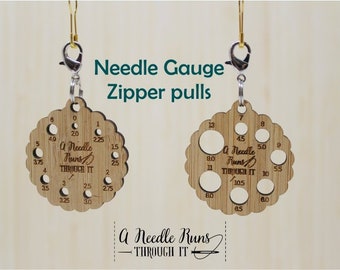 Tiny Needle Gauge zipper pull. Bamboo knitting needle gauge. Needle sizer for knitting needles. Zipper pull knitting bag