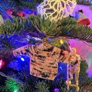 Petit cintre en bois pour pulls pour ornements de pulls tricotés. Décoration de Noël de vacances. Joli cintre en bois pour petits pulls en tricot image 6