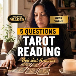 Könnte beinhalten: Ein Tarot-Leseservice mit fünf Karten, die auf einem Holztisch ausgelegt sind. Das Bild enthält Texteinblendungen mit den Angaben 4 TRUSTED READER, BEST VALUE, 5 QUESTIONS TAROT READING und Detailed Answers, mit einer Person im Hintergrund.