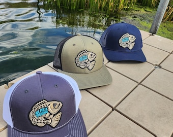 Questi cappelli da pesca Joe Felix sono molto comodi grazie al tessuto a rete sul retro e al modello trucker con chiusura regolabile!