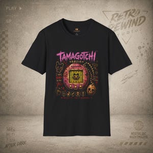 Tamagotchi Horror Shirt, Pink | Verfluchtes virtuelles Haustier-T-Shirt | Gruselige 90er Jahre Nostalgie | RetroRewind After Dark Bild 1