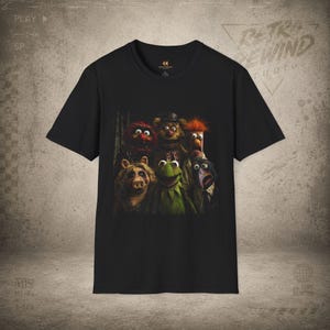 Maglietta Horror Muppets / Maglietta grafica Twisted Retro TV / Spettacolo di marionette infestato / RetroRewind After Dark