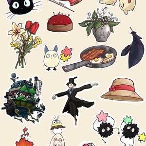 Op de afbeelding: Een verzameling ge&iuml;llustreerde stickers met een zwarte kattenkop, naaibenodigdheden, twee kleine bleke wezens, een boeket bloemen, een speldenkussen, een plant in een pot, een pan met spek en eieren, een veer, een kasteel, een vogelverschrikker, een hoed, een vuurgeest, een muis en twee ringen.