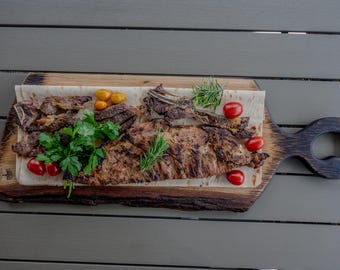 Premium serving platter “Haiduk” made of solid oak – Handcrafted BBQ and steak board with natural live edge