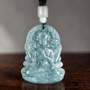 Collar de jadeíta natural tipo A con talla de Avalokiteshvara/Guan Yin, 22,51 gramos, amuleto budista.