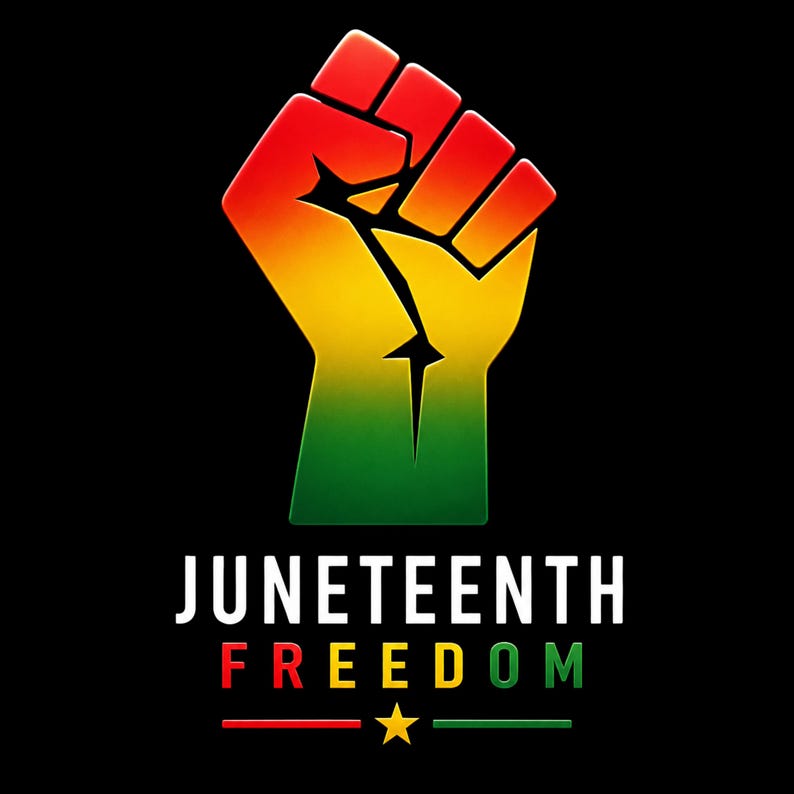 Peut inclure: Un design graphique repr&eacute;sentant une silhouette de poing lev&eacute; avec un d&eacute;grad&eacute; de couleurs rouge, jaune et vert sur fond noir. Sous le poing, le texte JUNETEENTH FREEDOM est &eacute;crit en lettres blanches et color&eacute;es, avec une petite &eacute;toile jaune centr&eacute;e.
