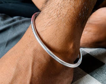 Ręcznie wykonana para bransoletek na kostkę ze srebra próby 925 | Minimalistyczne, młotkowane bransoletki na kostkę ze srebra próby 925, prezent na stopę