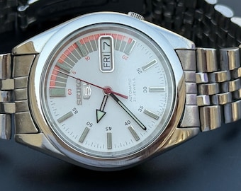 Vintage Seiko 5 Automatische Männer Racer Day Date 17 Juwelen Japanisches weißes Zifferblatt S-55