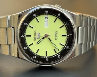 Vintage Seiko 5 Eisenbahn Zeit Automatische Männer Tag Datum 17 Juwelen Grünes Zifferblatt S-72